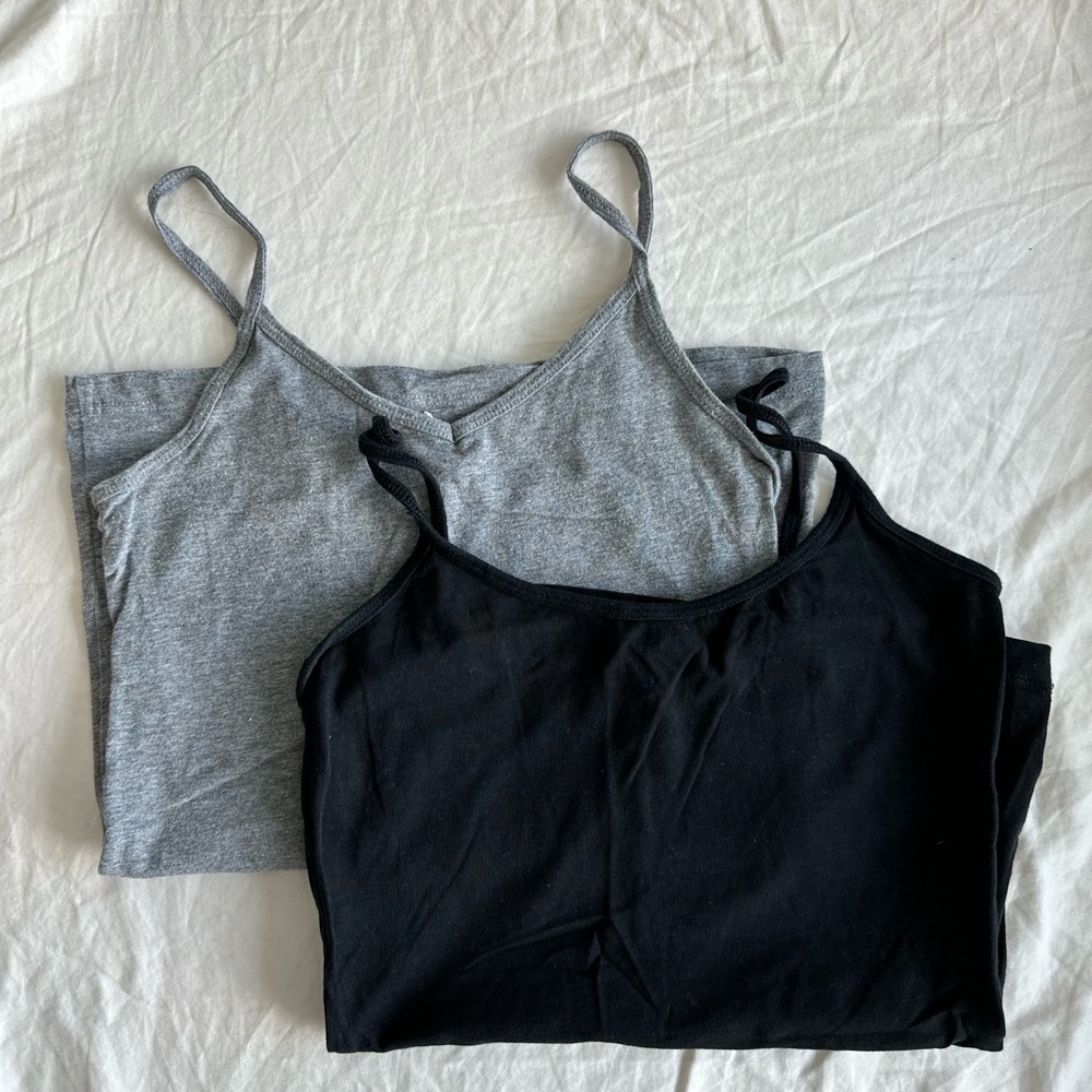 V neck and round neck tank tops (2 pack)